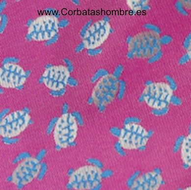 CORBATA FUCSIA CON TORTUGAS PEQUEÑAS CON DETALLES AZULES 