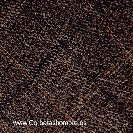 CORBATA MARRÓN ESTRECHA DE CUADROS GRANDES NARANJAS Y AZUL CLARO 