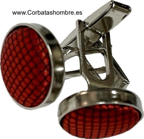 GEMELOS DE METAL Y TELA DE MINI CUADROS GRANATES O ROJO OSCUROS 