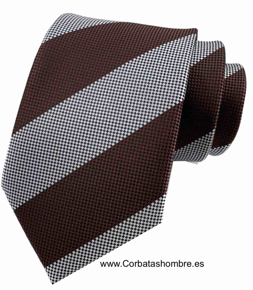 CORBATA A RAYAS ANCHAS MARRONES EN DIAGONAL CON TELA DE PATA DE GALLO MICRO 