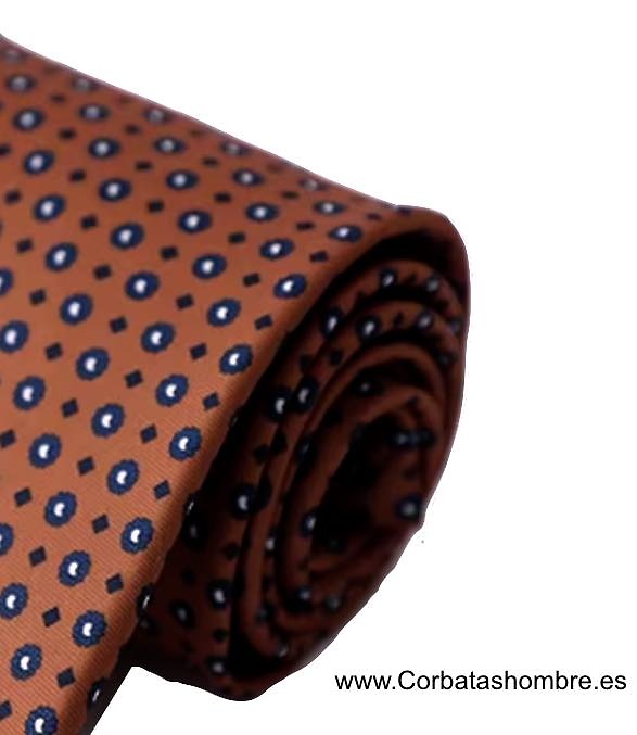 CORBATA ANCHA OCRE CON LUNARES AZUL MARINO ALTERNADOS DE PEQUEÑOS ROMBOS 