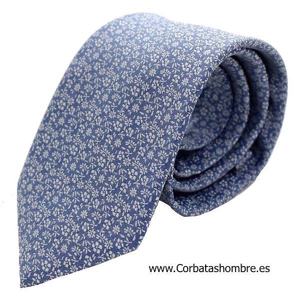 CORBATA AZUL CON DIBUJO DE FLORECILLAS BLANCAS 