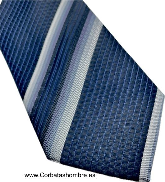 CORBATA AZUL OSCURA CON FRANJAS ANCHAS DEGRADADAS EN DIAGONAL 
