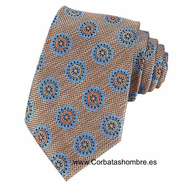 CORBATA CAMEL CON DIBUJO ROSETONES AZULES DE ASPECTO LINO 