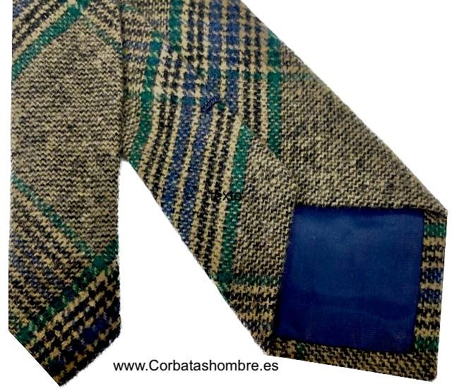 CORBATA DE LANA ESCOCESA DE RAYAS VERDES AZULES Y MARRONES EN CUADROS DIAGONALES 