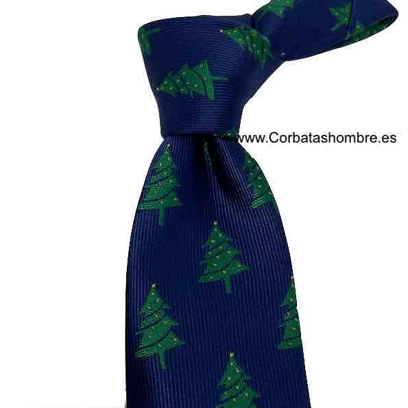 CORBATA DE NAVIDAD CON ÁRBOLES O ABETOS SOBRE FONDO AZUL 