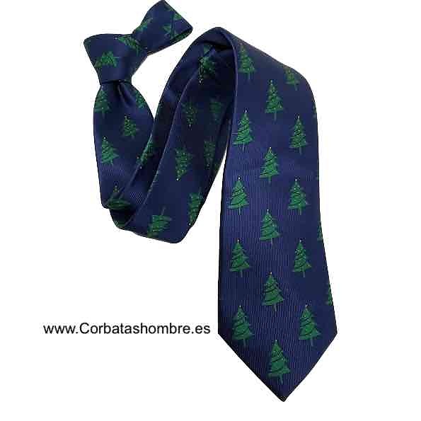 CORBATA DE NAVIDAD CON ÁRBOLES O ABETOS SOBRE FONDO AZUL 