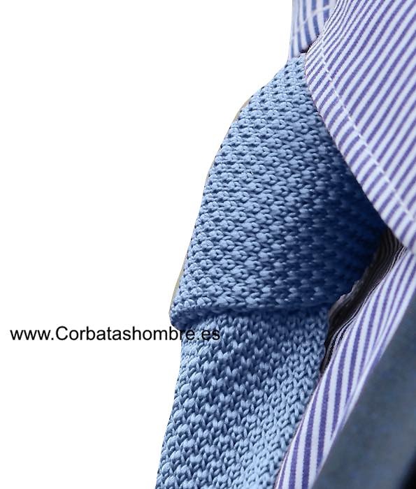 CORBATA DE PUNTO AZUL CIELO 