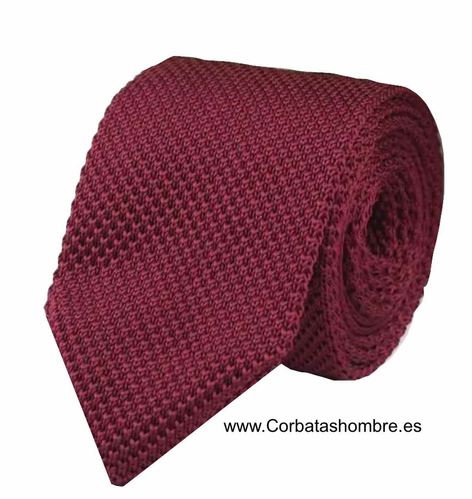 CORBATA DE PUNTO BURDEOS CON PUNTA TRIANGULAR 