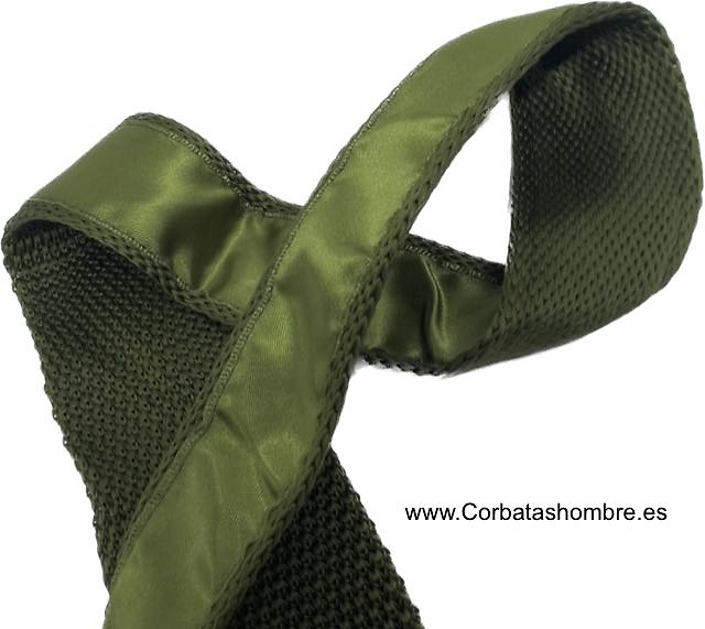 CORBATA DE PUNTO EN VERDE MILITAR CON PUNTA TRIANGULAR 