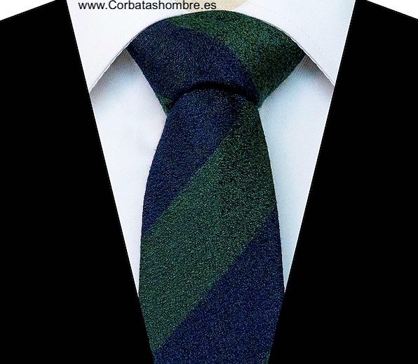 CORBATA DE RAYAS VERDES Y AZUL MARINO JASPEADA TELA EXCLUSIVA 