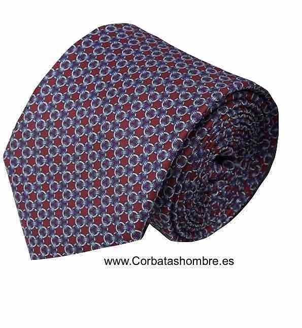 CORBATA DE SEDA BURDEOS CON AROS ATADOS ENTRE SÍ 