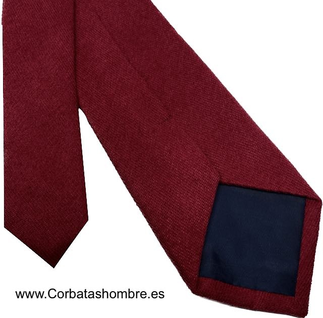 CORBATA ESTRECHA DE TACTO LANA SUAVE EN ROJO 