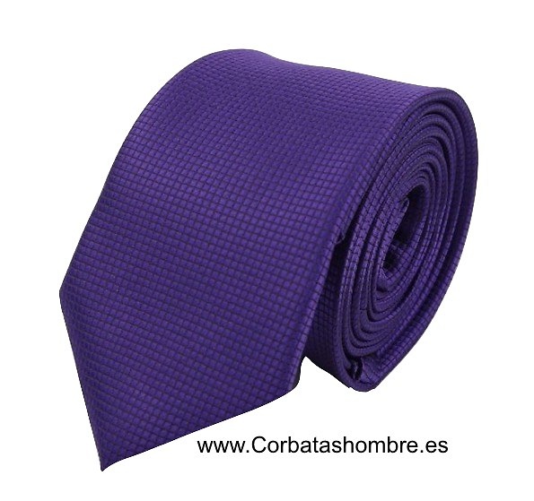 Corbata morada a la moda