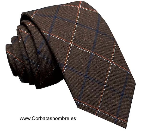 CORBATA MARRÓN ESTRECHA DE CUADROS GRANDES NARANJAS Y AZUL CLARO 