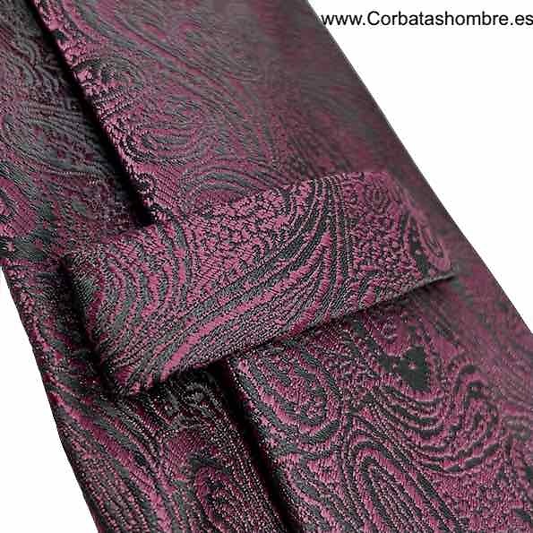 CORBATA PASLEY PARA CABALLERO EN PURPURA SOBRE FONDO NEGRO ELEGANTÍSIMA 