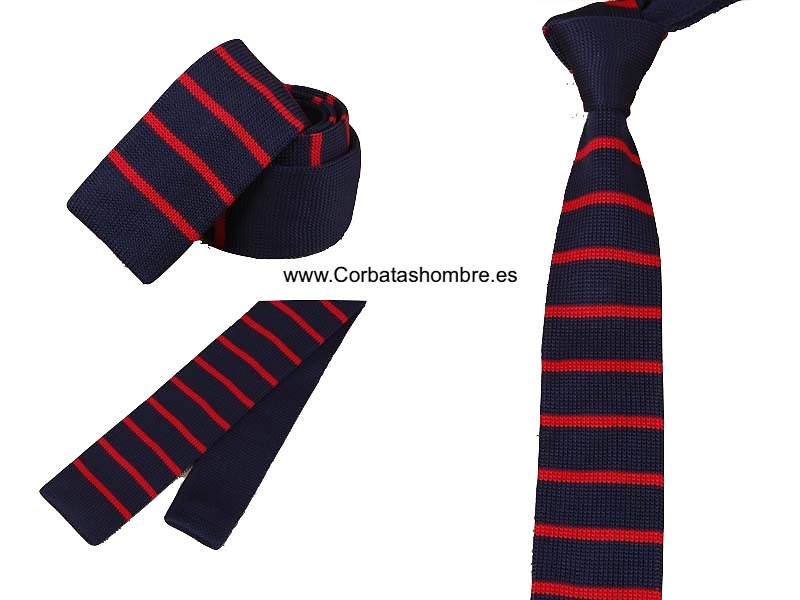 CORBATA PUNTO AZUL MARINO A RAYAS ROJAS 