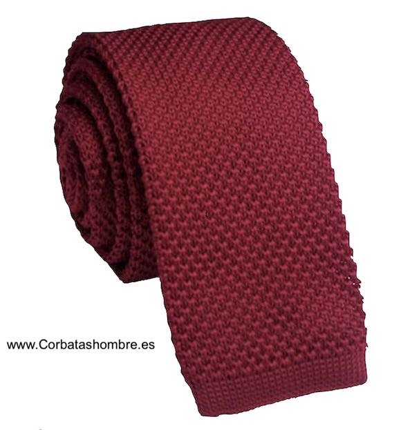 CORBATA PUNTO ROJO BURDEOS LISA 