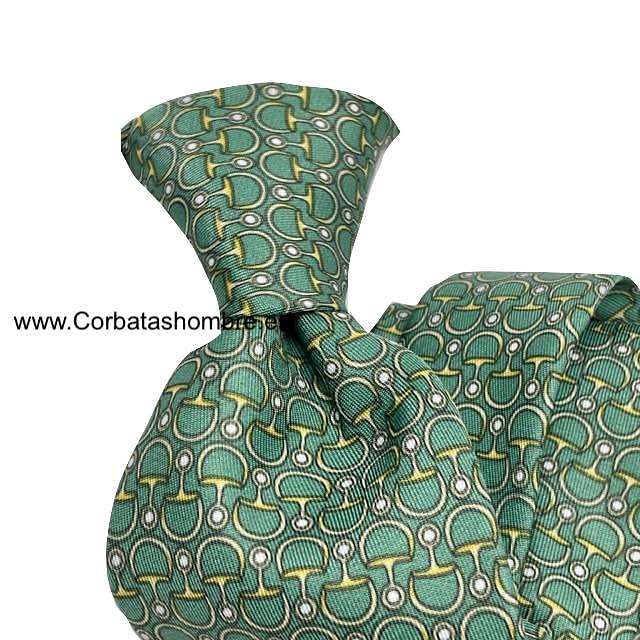 CORBATA VERDE CLARO CON DIBUJO DE ESPUELAS DORADAS 