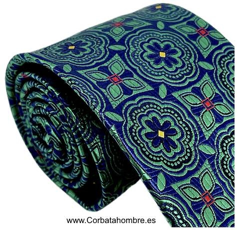 CORBATA VERDE Y AZUL MARINO DIBUJO GEOMÉTRICO DE FLORES Y ROSETONES DE TELA BROCADA 