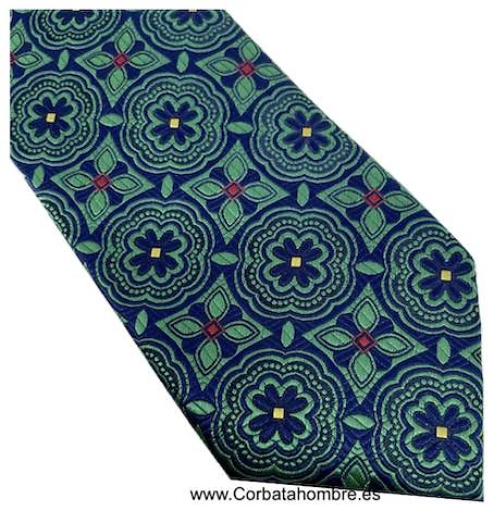 CORBATA VERDE Y AZUL MARINO DIBUJO GEOMÉTRICO DE FLORES Y ROSETONES DE TELA BROCADA 