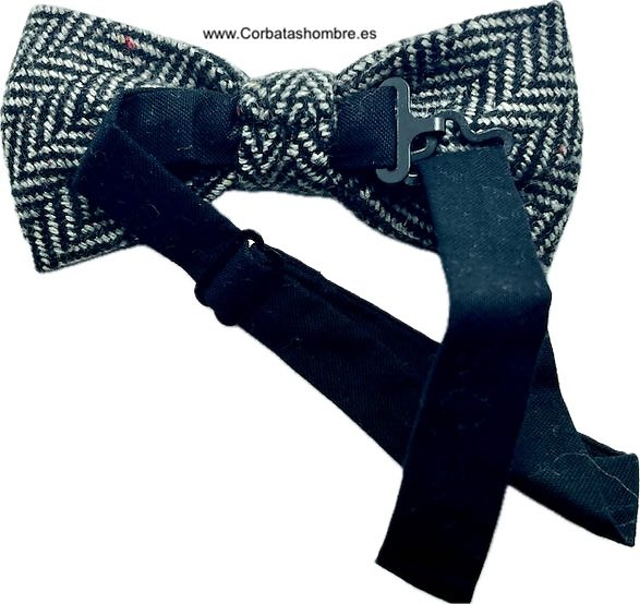 PAJARITA DE LANA TWEED CON DIBUGO DE RAYAS EN ESPIGA BLANCAS Y NEGRAS 