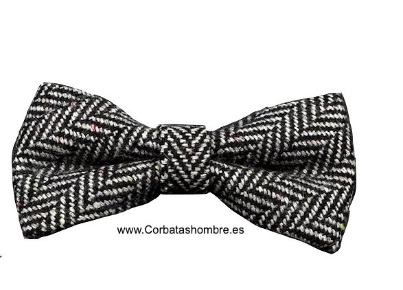 PAJARITA DE LANA TWEED CON DIBUGO DE RAYAS EN ESPIGA BLANCAS Y NEGRAS 