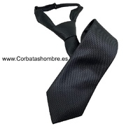 CORBATA CON NUDO HECHO Y REGULADOR DEL CUELLO CIERRE DE CLIP  EN NEGRO