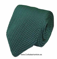 CORBATA DE PUNTO EN VERDE INGLÉS CON PUNTA TRIANGULAR