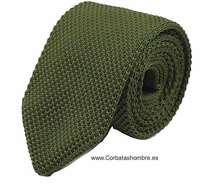 CORBATA DE PUNTO EN VERDE MILITAR CON PUNTA TRIANGULAR