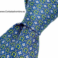 CORBATA DE SEDA AZUL  CON MICRO DIBUJO DE OMEGAS ENMARCADOS EN CÍRCULOS 