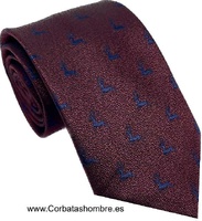 CORBATA GRANATE CON DIBUJO  DE CIERVOS AZULES 