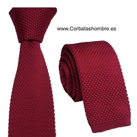 CORBATA PUNTO ROJO BURDEOS LISA