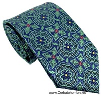 CORBATA  VERDE Y AZUL MARINO  DIBUJO GEOMÉTRICO DE FLORES Y ROSETONES  DE TELA BROCADA  