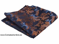 PAÑUELO BOLSILLO TRAJE EN COLOR AZUL OSCURO CON HOJAS  EN MARRÓN COBRIZO