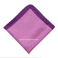 PAÑUELO ROSA DE MIX FLORES POR TAMAÑOS ENMARCADO EN MORADO