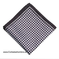 PAÑUELO TRAJE EN BLANCO Y NEGRO DE PATA DE GALLO